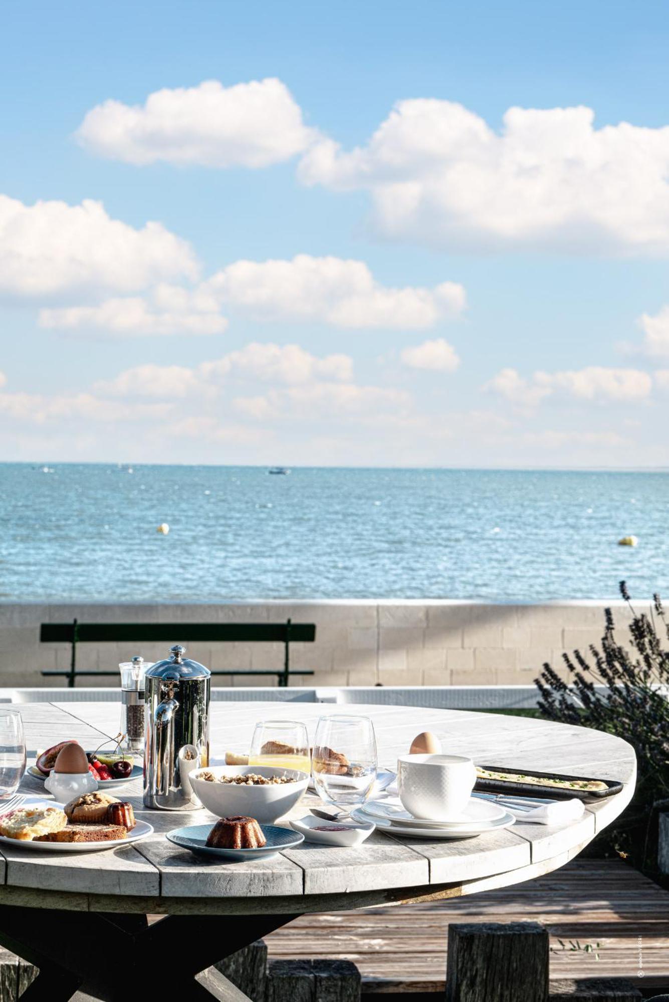 Hr Hotel-Restaurant & Spa Marin La Flotte Buitenkant foto The sea at Le Portel